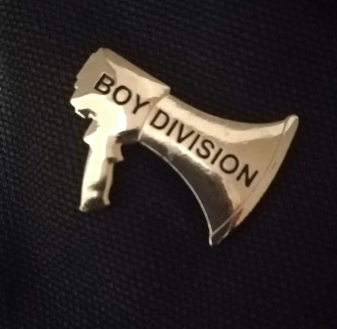 Boy Division Metall Pin